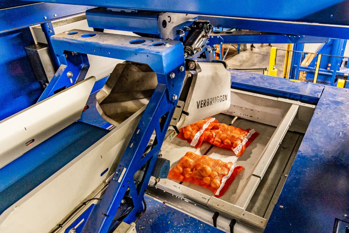 Palletizing food with a VPM-14 Palletizer