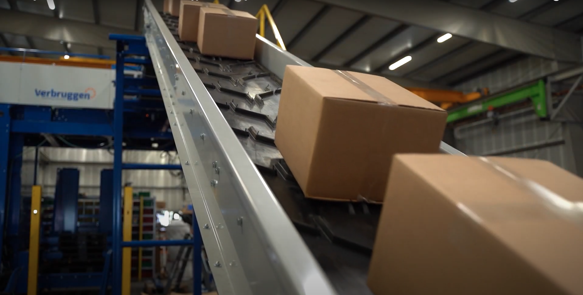Conveyor belt transporting boxes